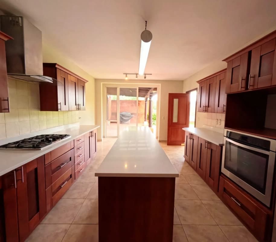 Casa en VENTA Carretera a el Salvador, Portal del Bosque 2