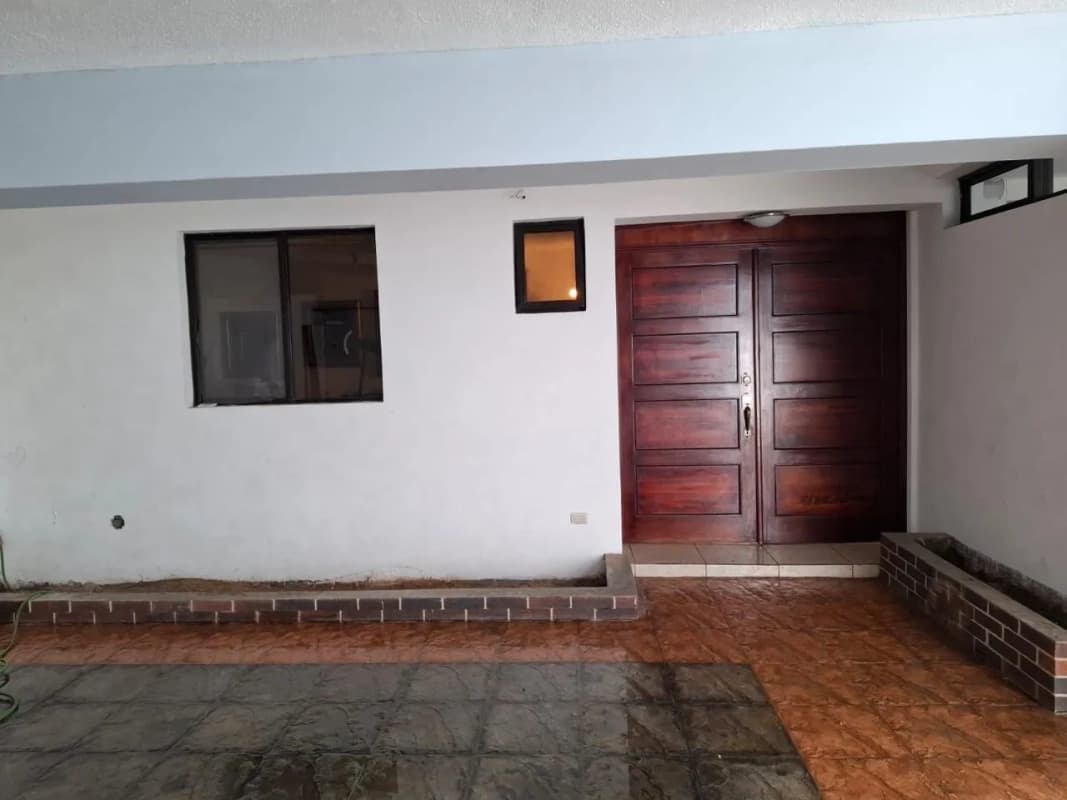 Casa en venta en Jardines de la Asunción, zona 5, Ciudad de Guatemala