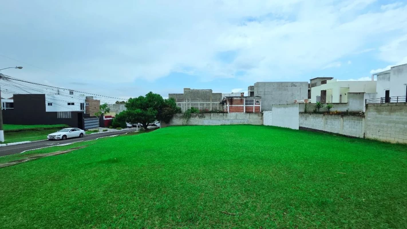 Vendo terreno grande en zona 16 Hacienda Real