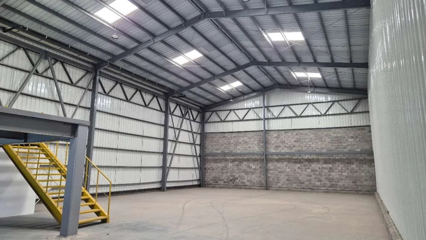 Ofibodega en Venta/Renta en Villa Canales!