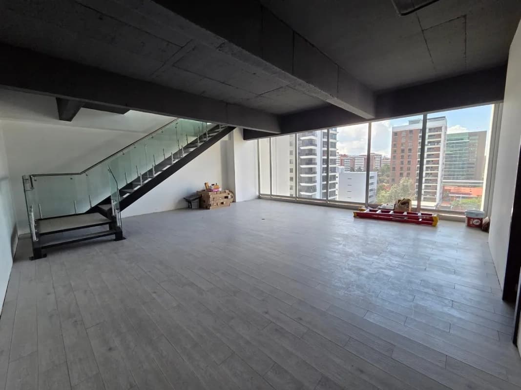 Oficina en Alquiler en Zona 10 de 146 Mts en $3,452
