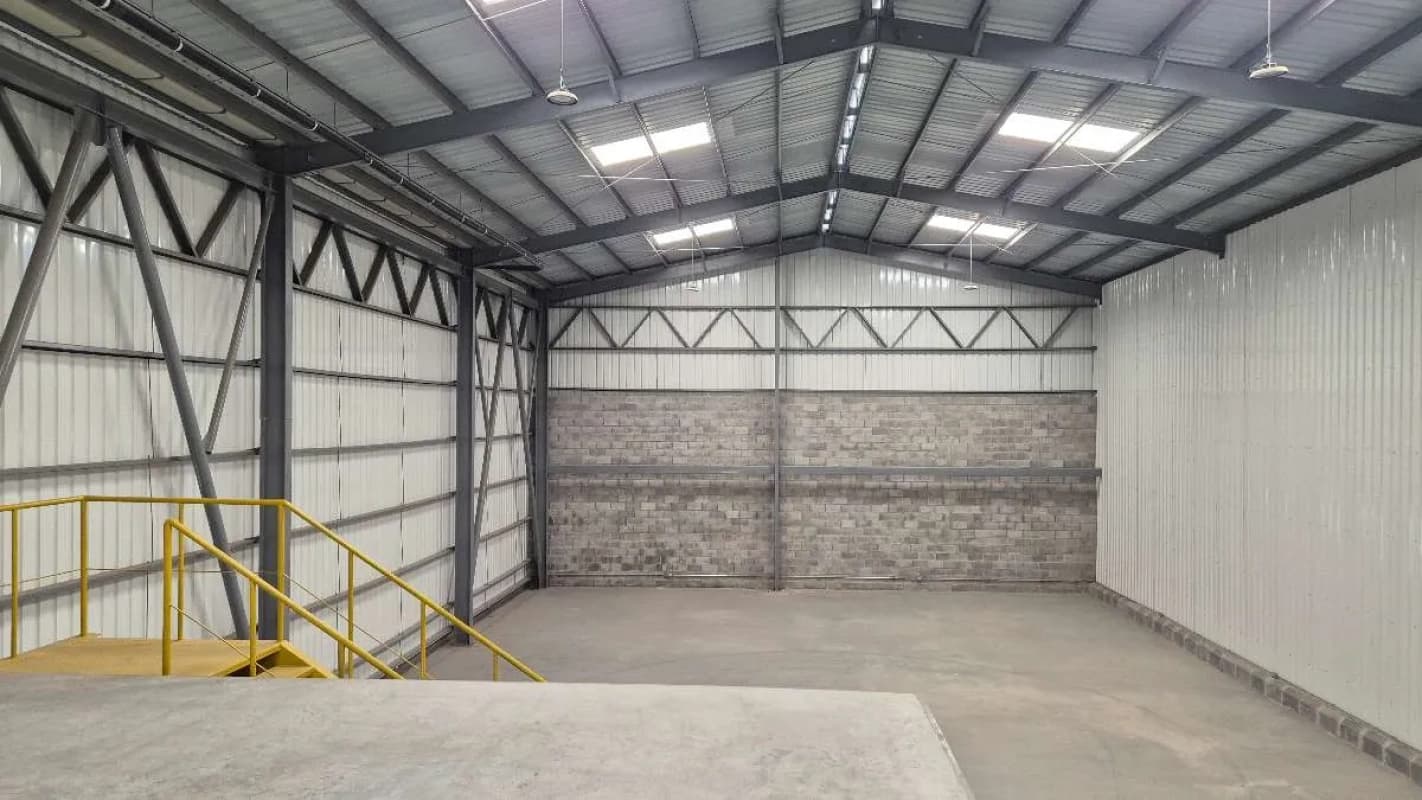 Alquilo y Vendo  ofibodega en  complejo con Amenidades