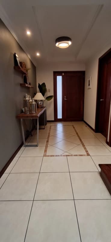Casa en venta en La Rioja CAES.