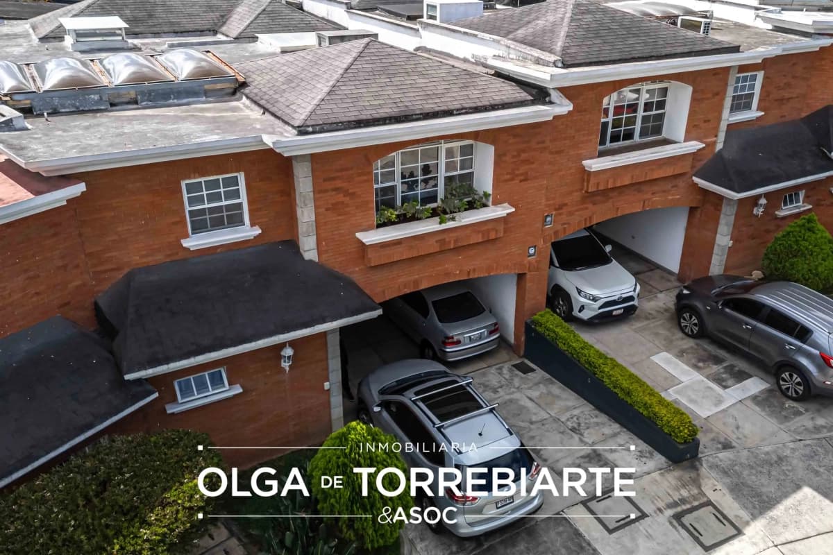 Casa en Jardines de Vista Hermosa