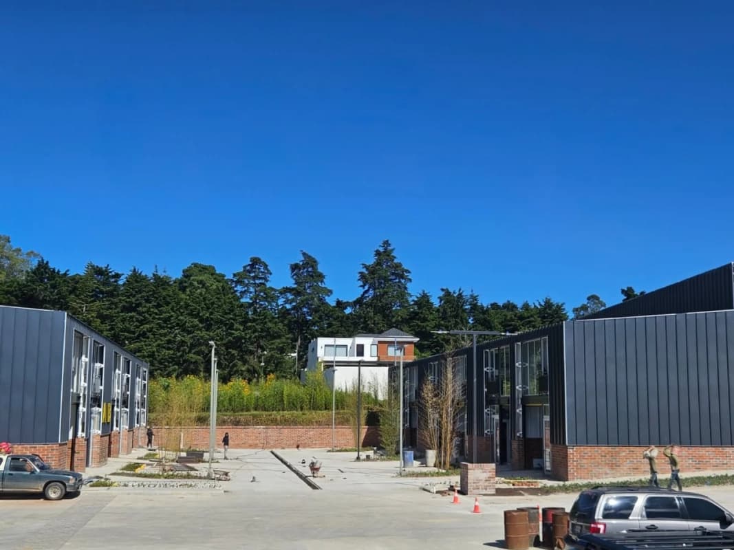 Bodegas en Centro de Negocios K22, Km.22.5 CAES
