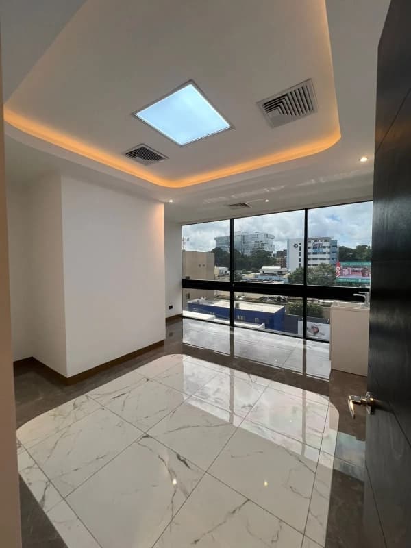 CLINICAS/OFININAS EN RENTA  EDIFICIO RENOVATI ZONA 10