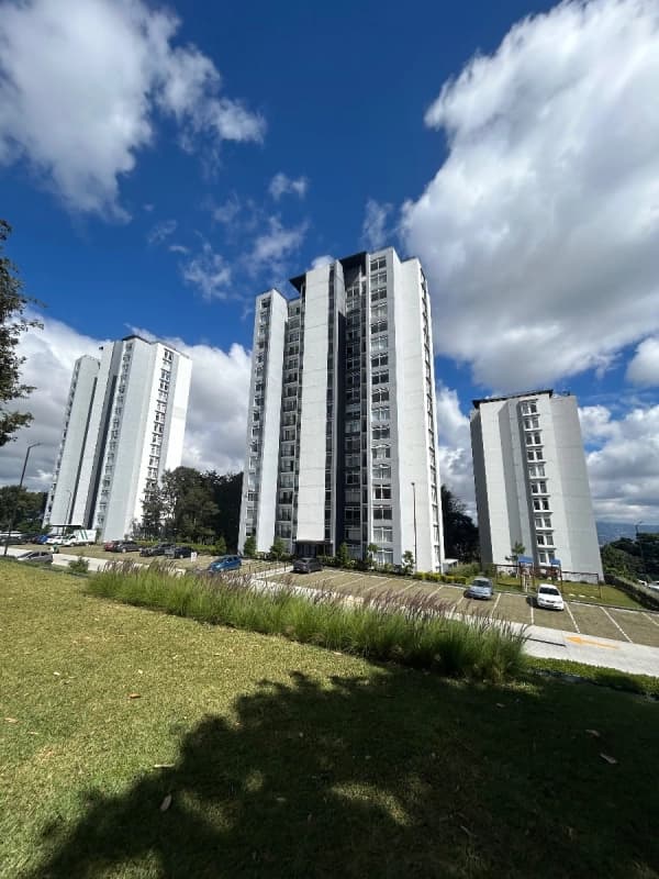 Hermoso apartamento en nivel alto Sakai zona 1 de Mixco
