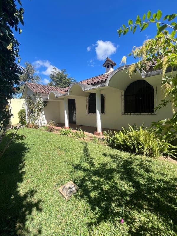 CASA EN VENTA/VILLAS INNSBRUCK SUMPANGO