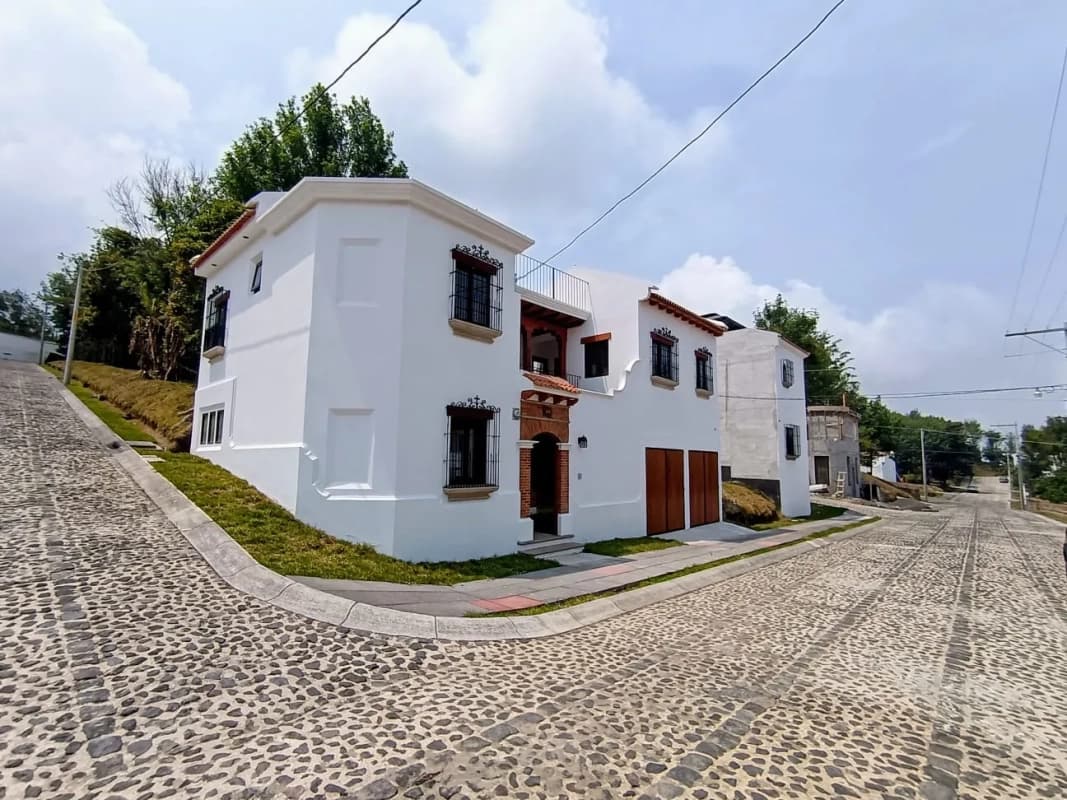 BONITA CASA EN VENTA EN ANTIGUA GARDENS