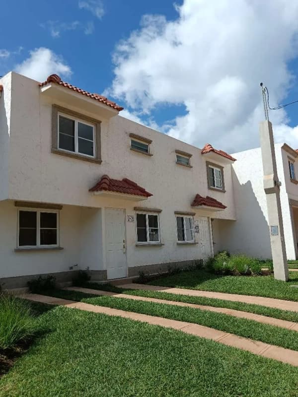 Encinos de Fuentes del Valle Norte / Zona 18