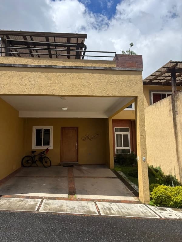 CASA EN VENTA CONDOMINIO BOSQUES DE ARRAZOLA