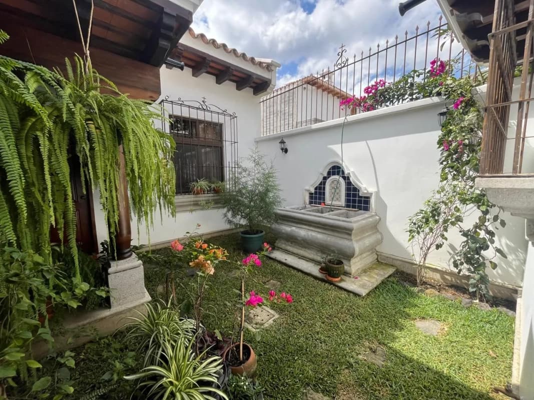 ENCANTADORA CASA DE UN NIVEL A LA VENTA EN SAN PEDRO LAS HUERTAS