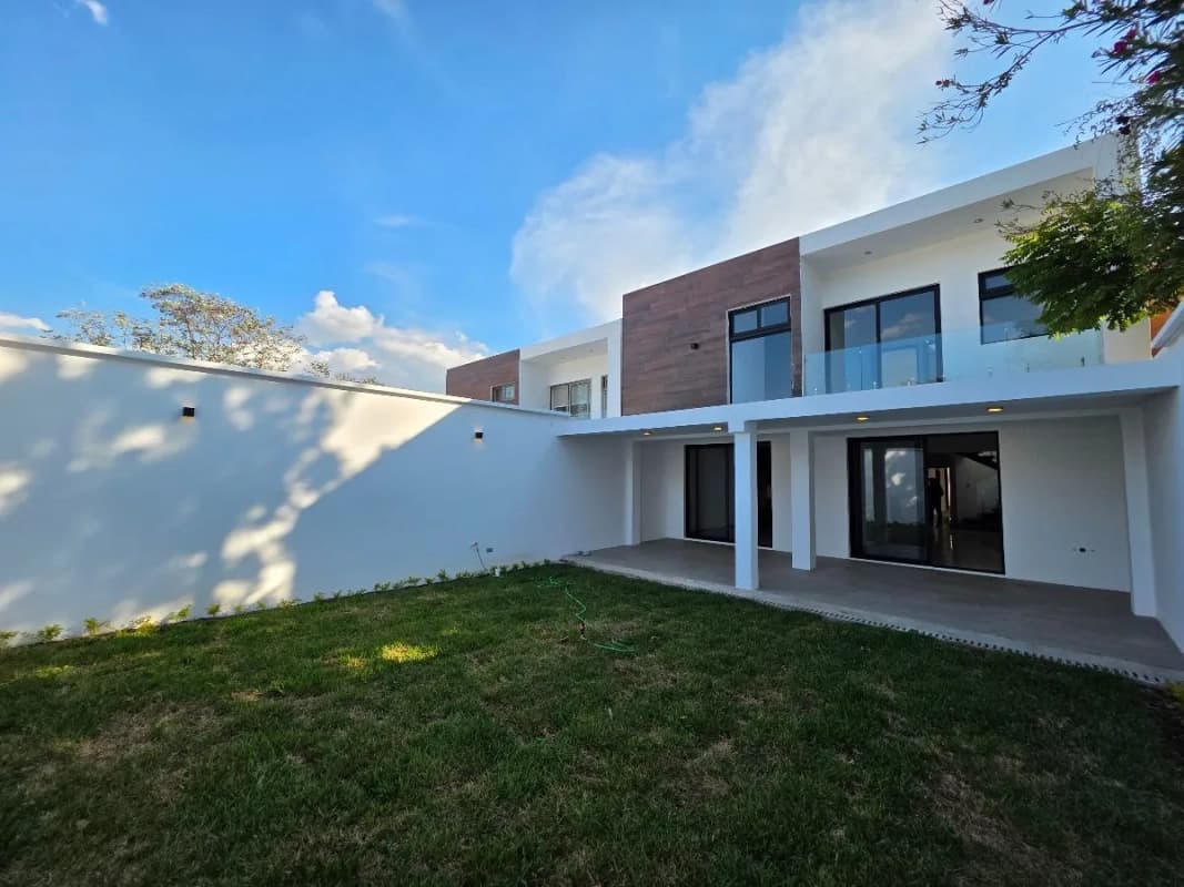 EN VENTA CASA DE LUJO EN LAS 3 CEIBAS DE SAN CRISTOBAL MIXCO