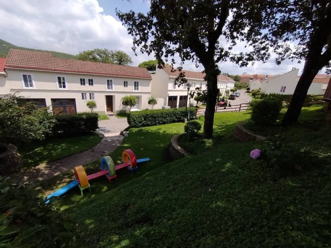 CONDADO NARANJO.   Casa tipo Solana en venta, dentro de Alameda Norte $425,000