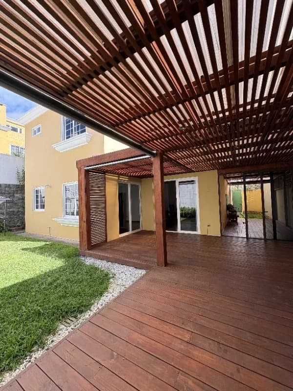 Amplia casa en renta en Condominio Entreverdes
