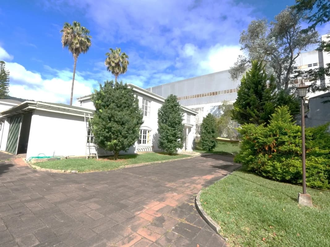 Casa para Restaurante con Jardín y Parqueo Bulevar las colinas, San Cristobal