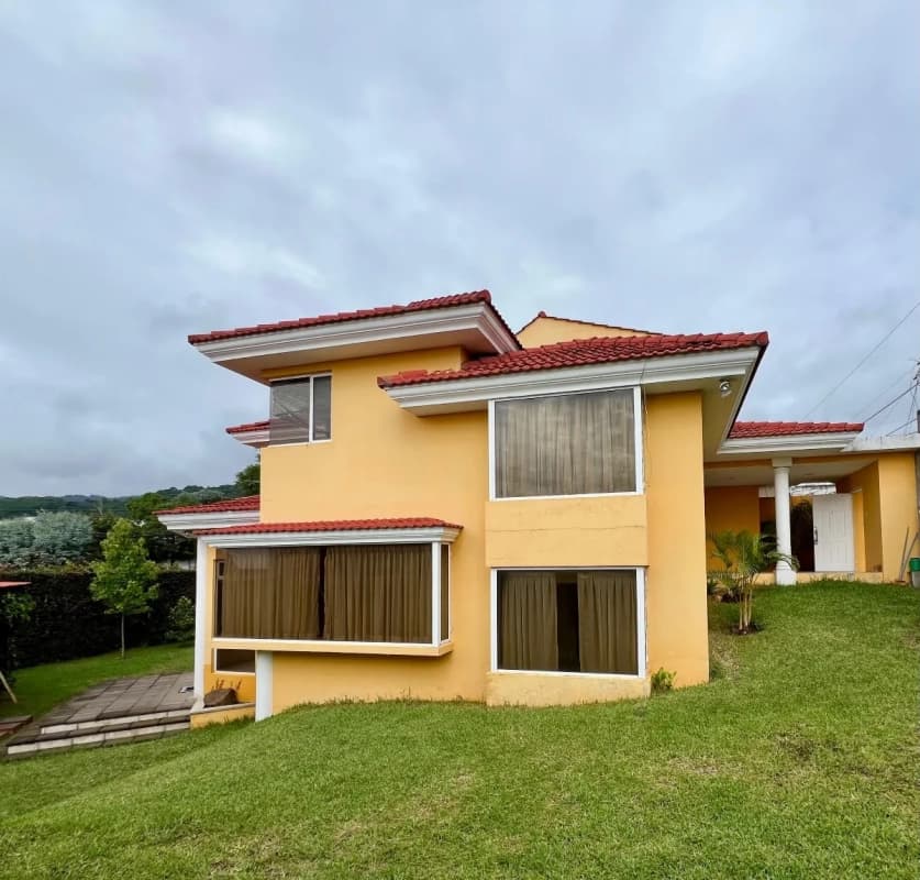 CASA EN VENTA SAN CRISTOBAL ZONA 8 DE MIXCO