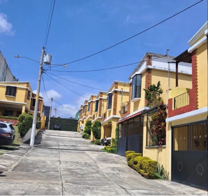 🏡 VENDO CASA EN CIUDAD SAN CRISTÓBAL 📍 Ubicada sobre el boulevard principal, dentro de condominio