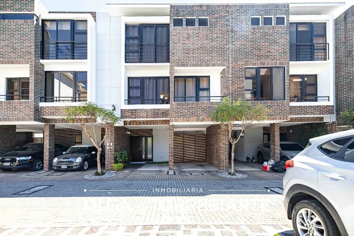 Casa en Condominio Pasaje La Villa, Zona 14