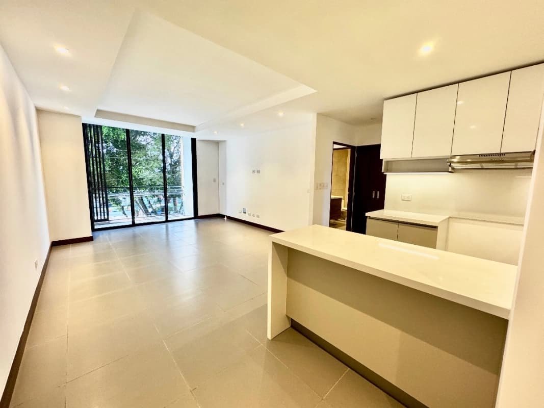 Apartamento de 2 dormitorios + jardín en venta en zona 13