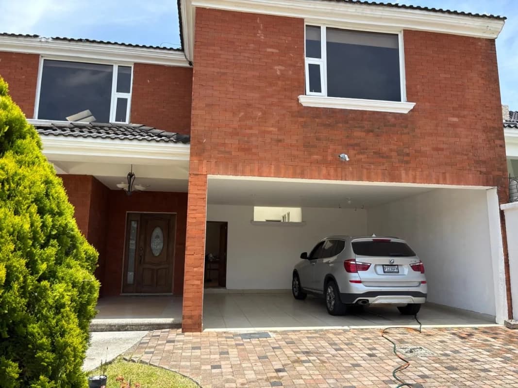 Hermosa casa grande en Residencial Los Diamantes