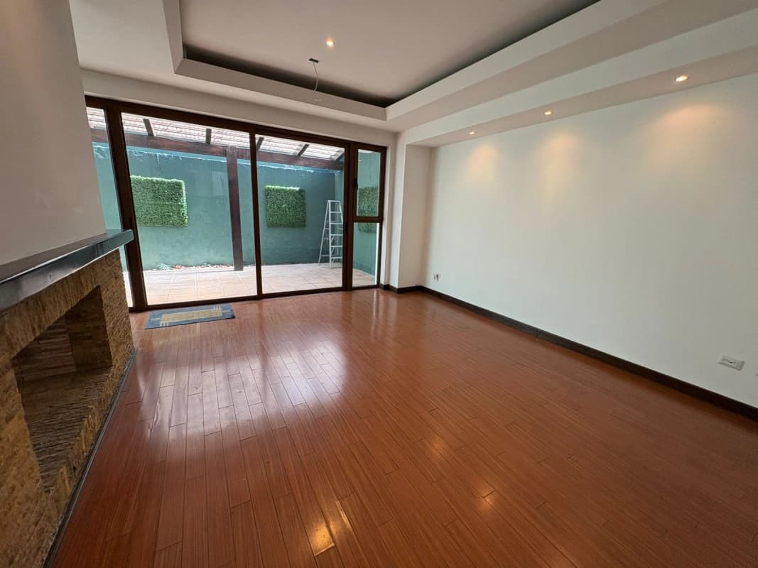 Casa en venta km 8.8 San Rafael dentro de condominio