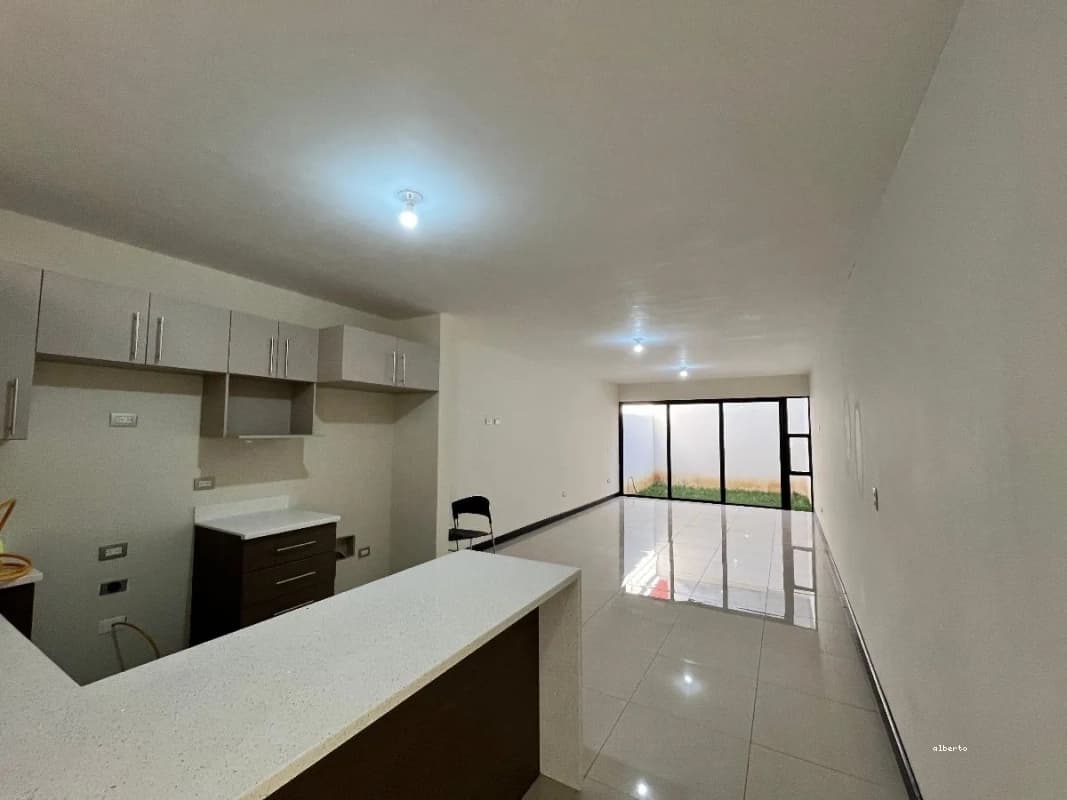 Casa en Venta Hacienda Real Zona 16 - 3 Habitaciones