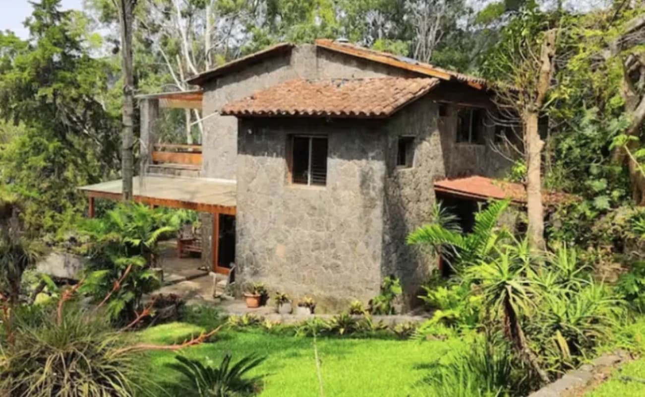 ALQUILER DE HERMOSA CASA FRENTE A LAGO ATITLÁN - CERRO DE ORO