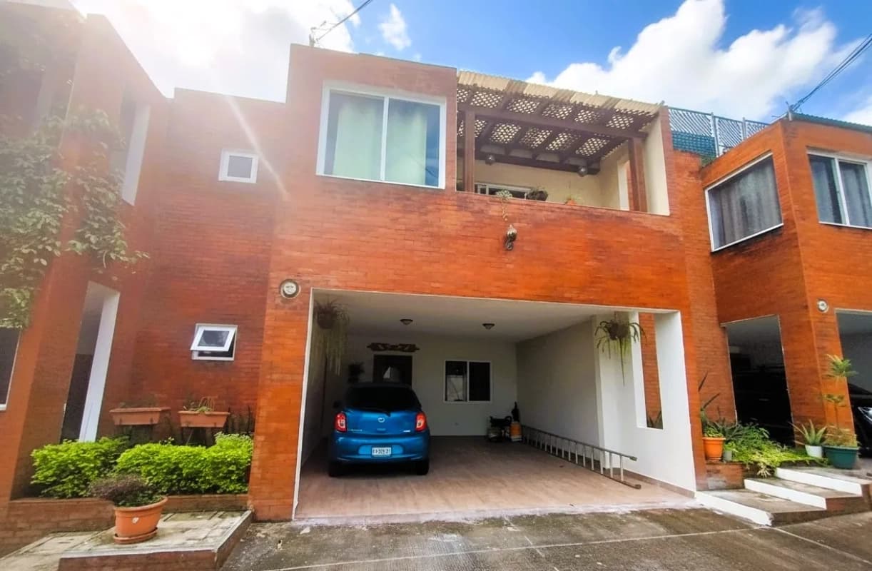 Vendo casa 4 habitaciones + cuarto de servicio en zona 16