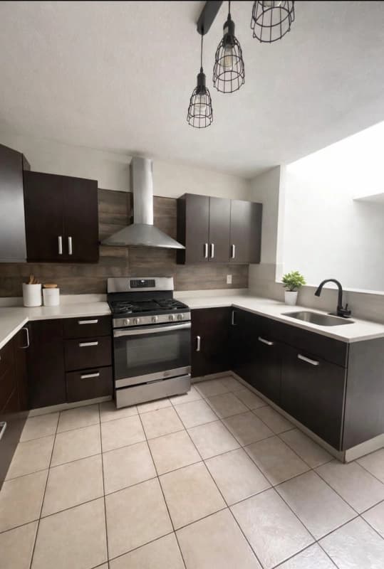 Linda casa con 5 dormitorios en z16 dentro de condominio