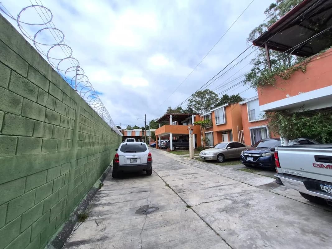Casa Zona 17 Condominio La Colonia Sabana Arriba
