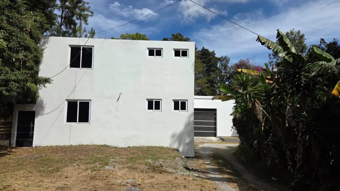 ZONA 16, VENDO CASA DE 2 NIVELES 4 HAB. / BOULEVARD ACATÁN