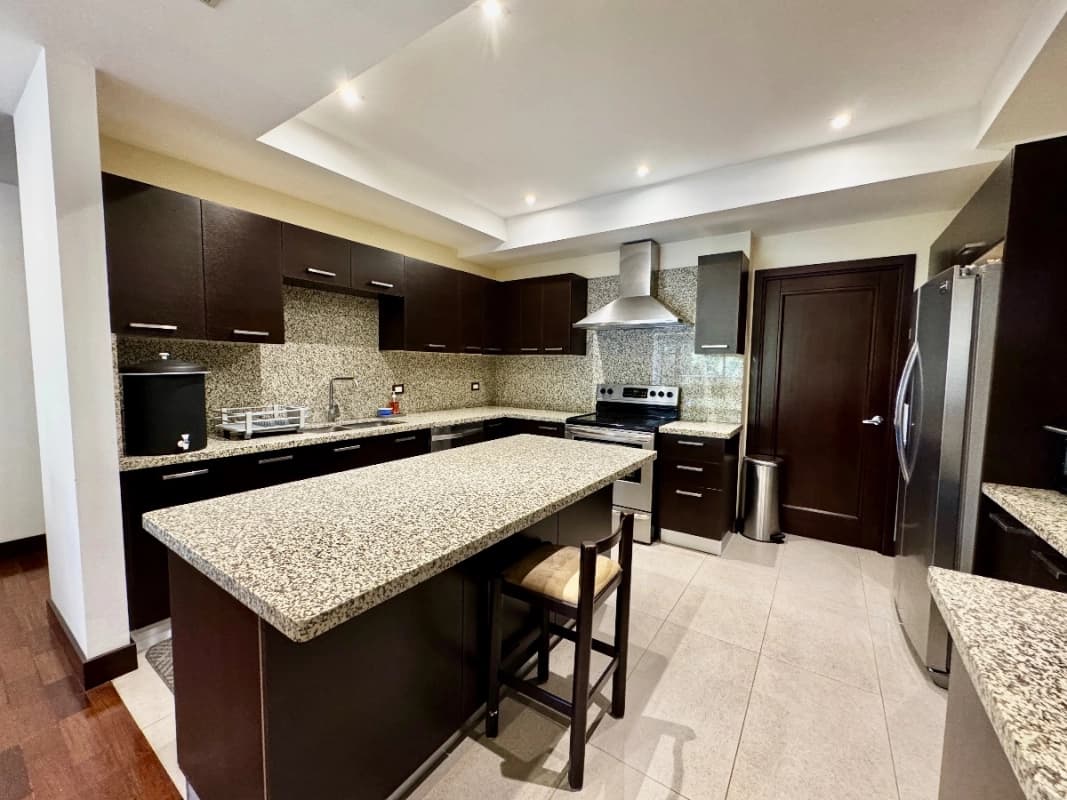 Apartamento de 200 m2 en venta zona 14