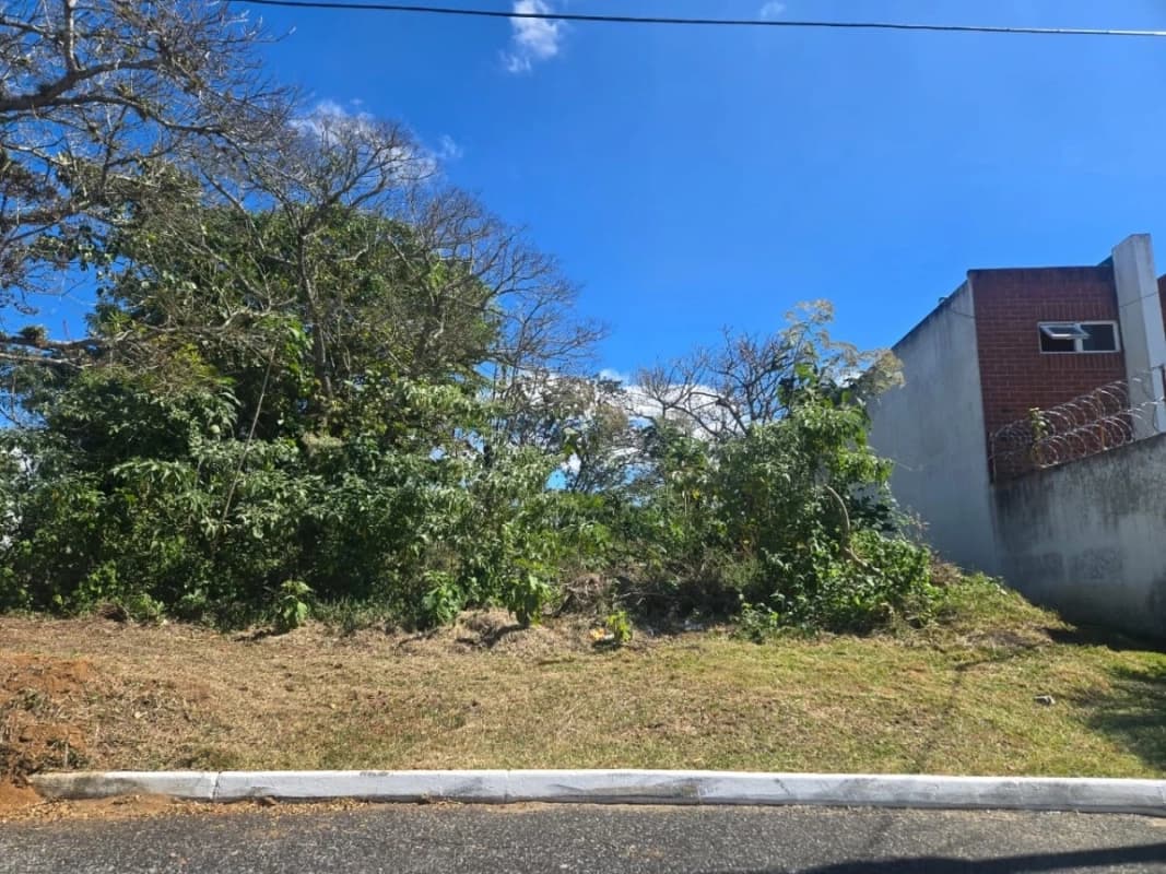 Terreno plano en zona 16 dentro de la garita