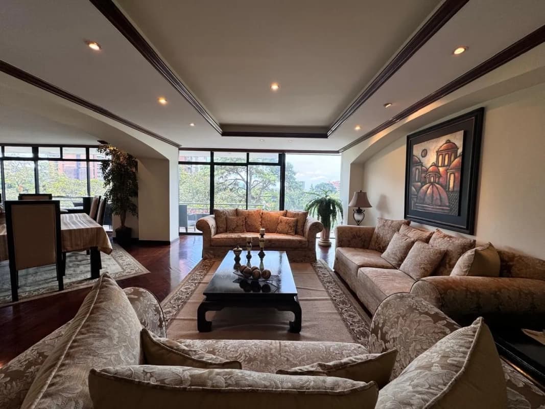 VENTA APARTAMENTO ZONA 14, AMPLIO
