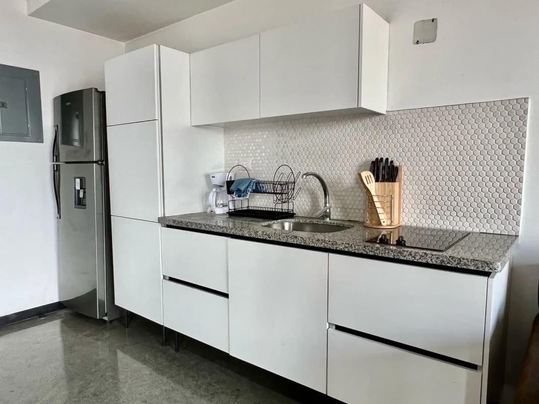 Se vende lindo apartamento en 4 Grados Norte, Edificio 4 Venezia, totalmente amueblado.