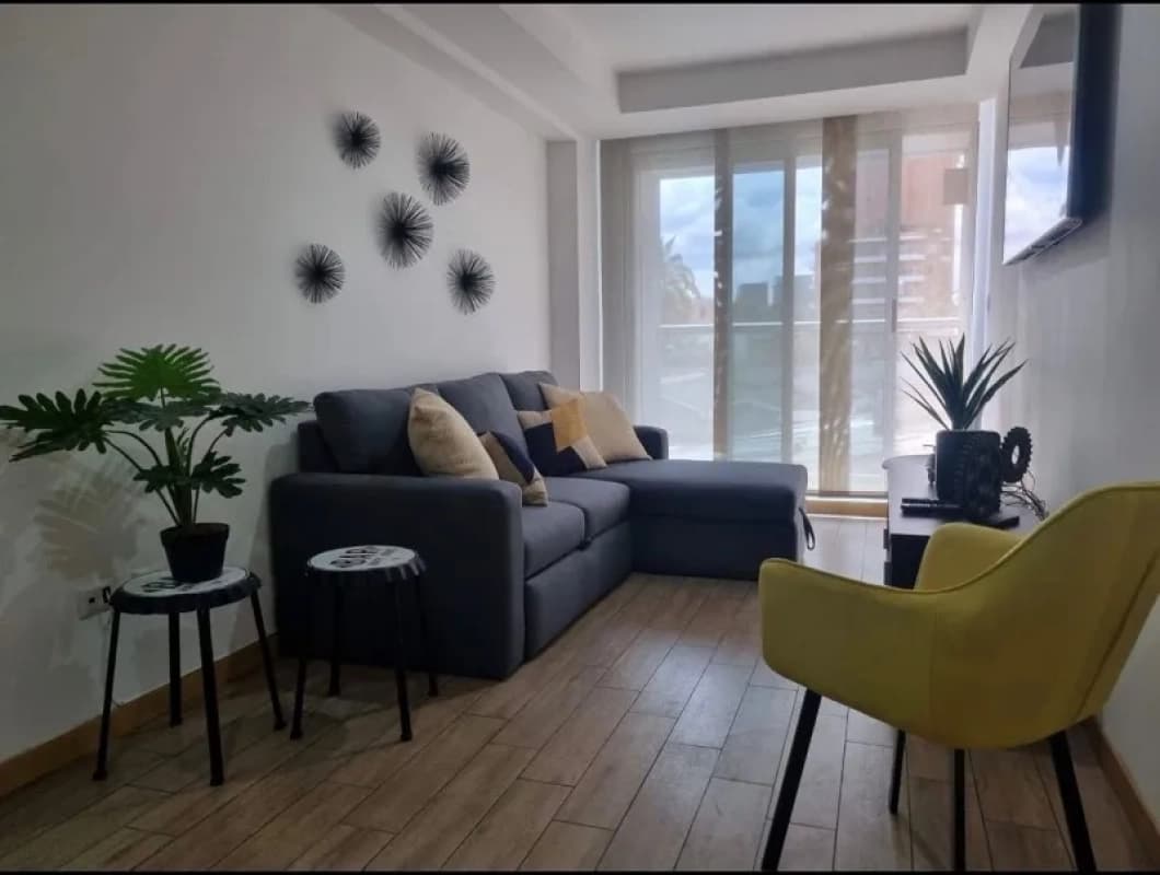 Venta de apartamento en zona 10 City House de 2 dormitorios.