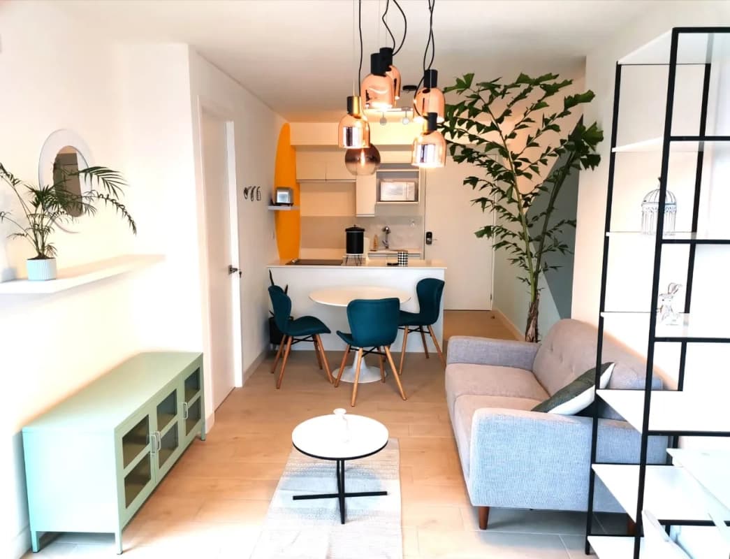 Vendo Apartamento en Edificio QUO Zona 4 | 1 Hab + Parqueo | Totalmente Amueblado | $170,000