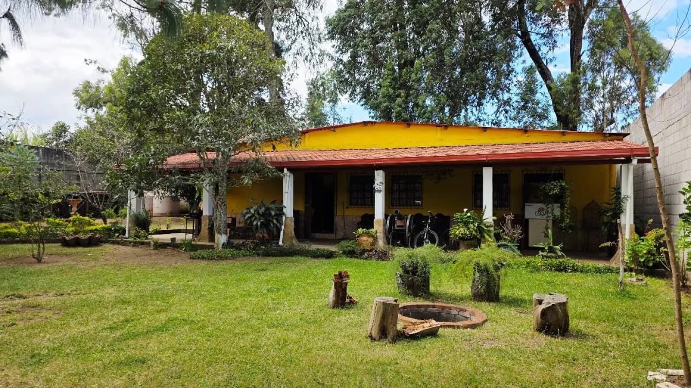 VENDO CASA DE DESCANSO EN ALDEA LAS FLORES SUMPANGO SACATEPEQUEZ