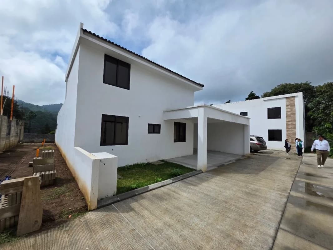 VENDO CASA NUEVA CERCA DE ZONA 16 CERCA CRISTO REY