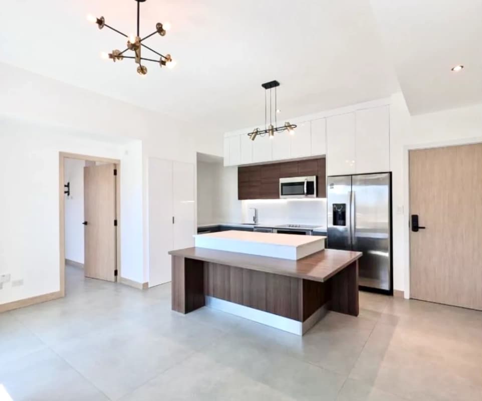 Zona 10 • Apartamento en Renta • Edificio Bonadiez