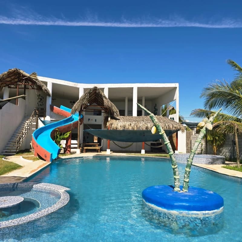 CHALET EN VENTA FRENTE AL MAR EN MONTERRICO