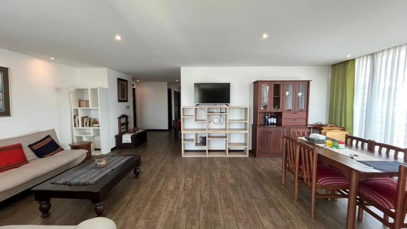 Alquiler de apartamento en Zona 10 Urbana, amueblado y equipado de 2 dormitorios