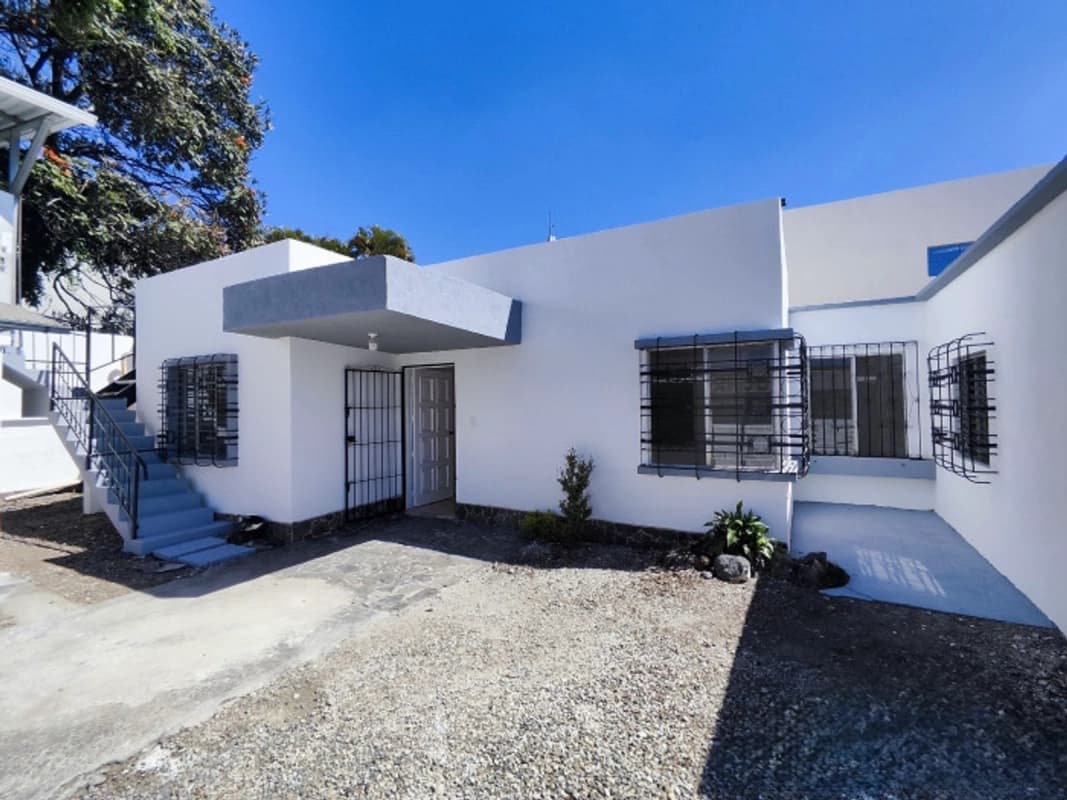 Casa para Oficinas en Renta | Zona 9, Con bodega