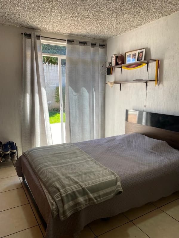 CASA EN VENTA ZONA 15 (D)