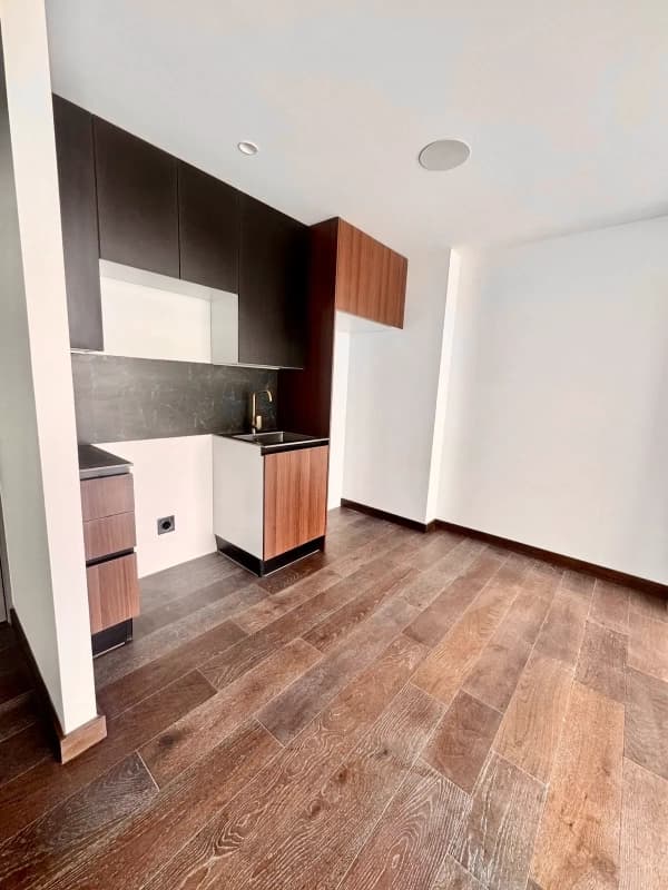 Zona 10 • Apartamento en Renta • Edificio Atarah