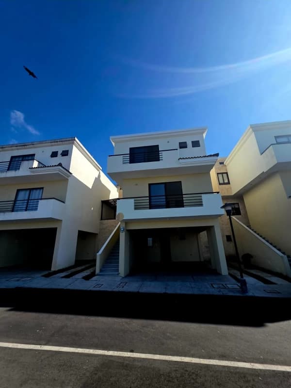 CASA EN VENTA VISTAS DE SAN ISIDRO III