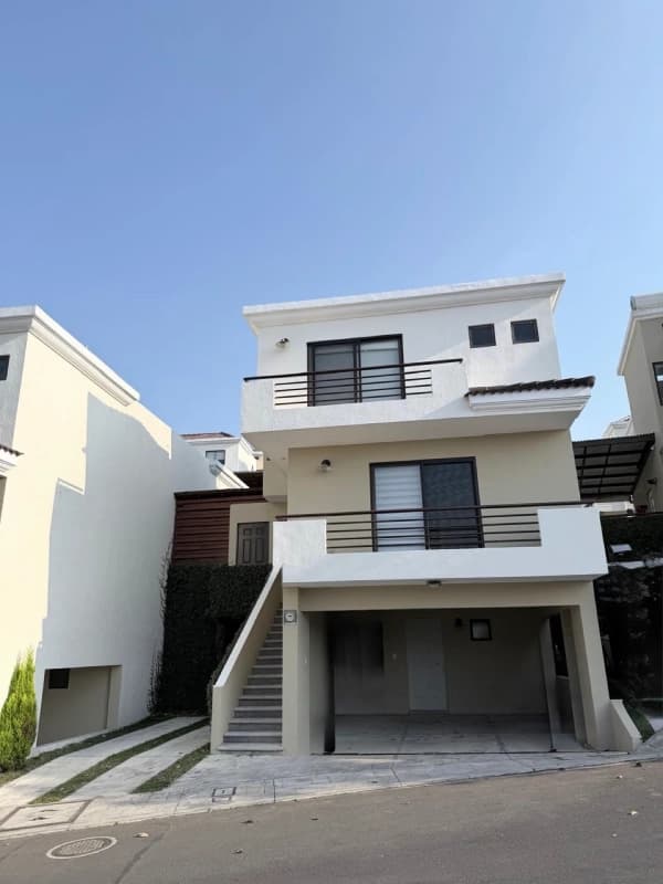 Casa en Venta en Vistas de San Isidro – Zona 16