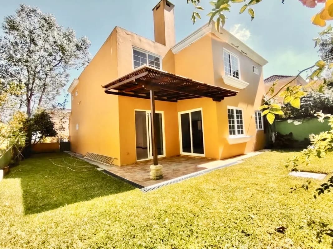 Fraijanes • Casa en Renta / Venta • Residencial Entreverdes