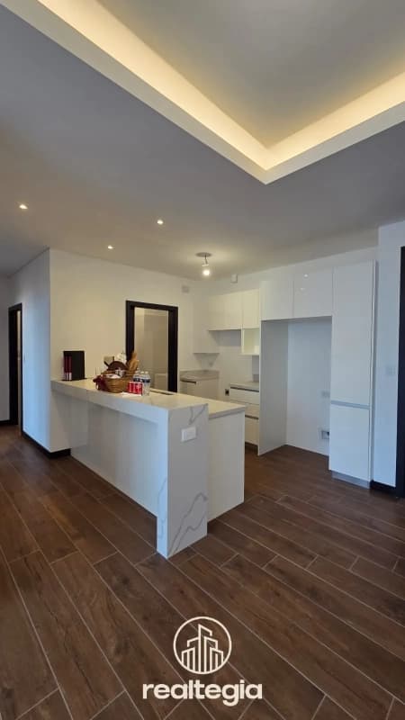 APARTAMENTO EN LIRIOS IV DE CAYALÁ ZONA 16